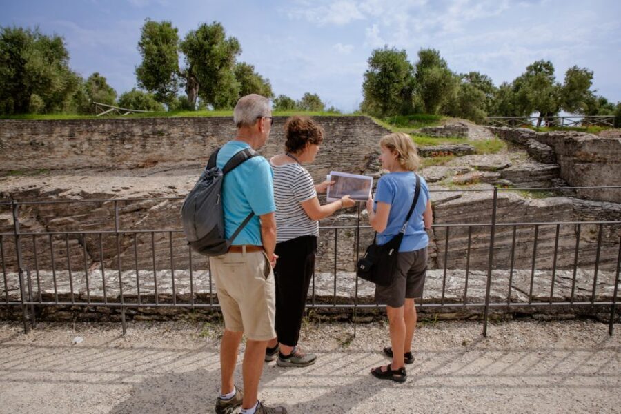 Sirmione: Grotte di Catullo Archeological Tour - Lake Garda panoramas: when to linger and what to notice