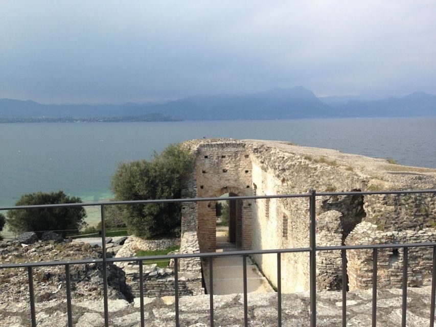 Sirmione: Lake Garda Boat, Grotte di Catullo & Walking Tour - Grotte di Catullo: Roman villa ruins above the lake