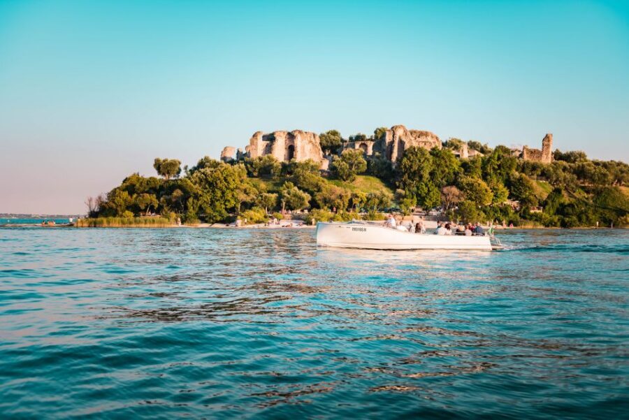Sirmione: Sunset Boat Cruise with Local Wine - Group vs Private: Which Option Fits Your Pace?