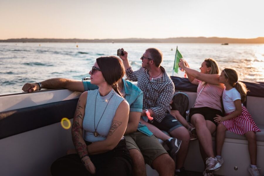 Sirmione: Sunset Boat Cruise with Local Wine - Timing, Duration, and When to Take Photos
