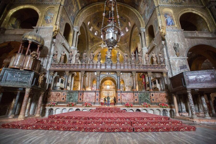 Skip the Line: St. Mark's Basilica Guided Tour - Entering St Mark’s Basilica Through St Peter’s Door