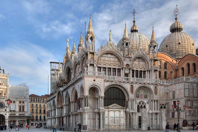 Skip the Line Venice Doge's Palace and St. Mark's Basilica Tour - Bridge of Sighs and the New Prisons: What You See vs. What It Means