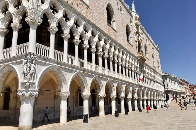 Small-group Doge's Palace Skip-the-line Tour - Finding the Group at Piazza San Marco (and Avoiding Time Wastes)