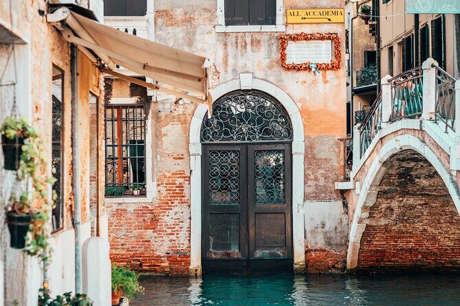 Small Group Tour to Venice departing from Abano Terme - Espresso and antiques: small breaks that make the walk enjoyable
