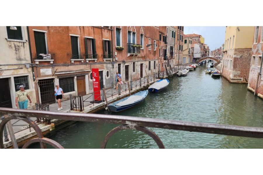 Spider-Man, The Tourist & all Movie Locations in Venice - How the tour handles video: you shoot while you learn what to capture