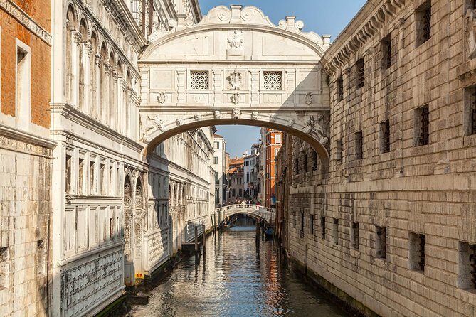 St. Mark's Basilica & Doge Palace + Murano, Burano Guided Tour - Doge’s Palace, Bridge of Sighs, and the Prisons: the part that feels like a story