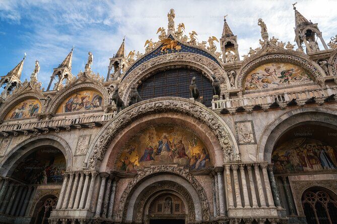 St Mark’s Basilica & Doge’s Palace Skip the Line - Semi-Private - Starting in Piazza San Marco: the bell tower view and a smart warm-up