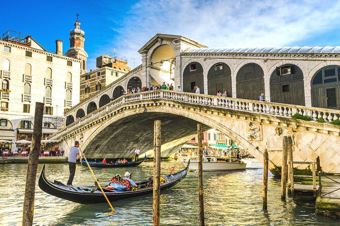 St. Mark’s Basilica Guided Tour with Venice Canals Gondola Ride - The lagoon moment: Bacino di San Marco and photo-worthy water views
