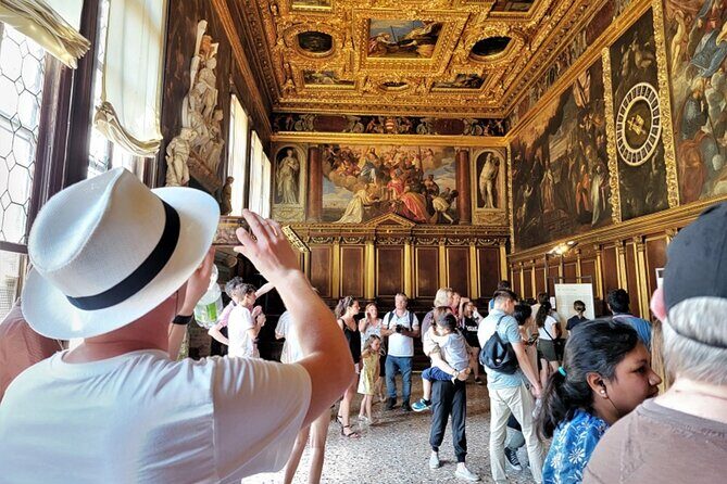 St Mark's, Doge's Palace, with Murano and Burano & Gondola Ride - Burano: lace making, then time to wander