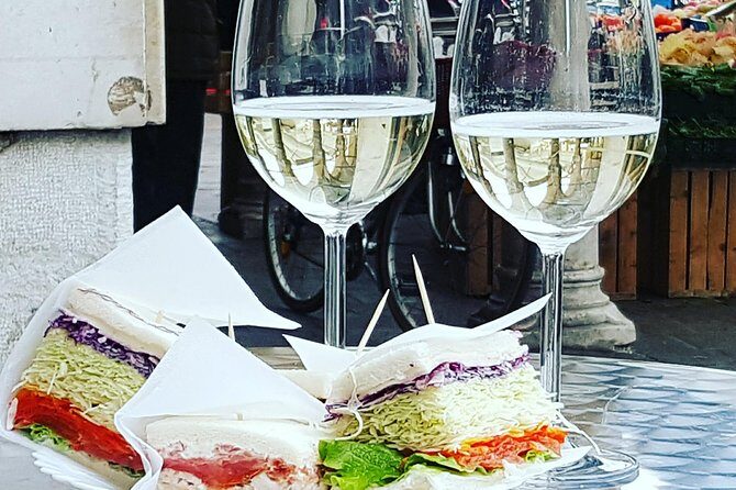Street Food Walk in Padova - Palazzo della Ragione: starting with the city’s food-world setting