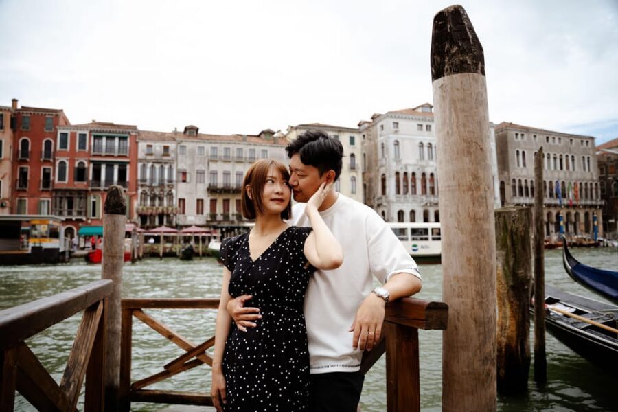 Stylish Photoshoots in Venice - How posing works: direction, comfort, and no camera anxiety