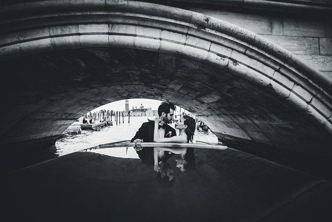 Sunrise Couple Photoshoot Tour - What to wear, bring, and do so your poses look natural