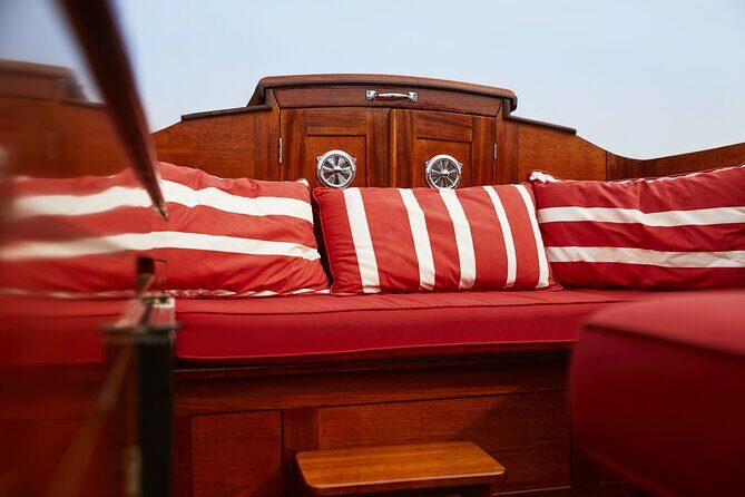 Sweet Molly Venetian Lagoon Boat Tour (4 hours) - Stop 2: Burano’s lace and color in a 1-hour block