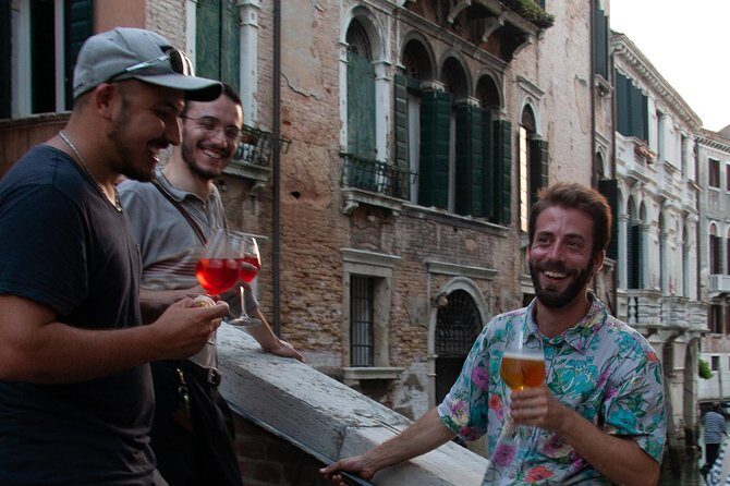 Tapas & Wines through secret Venice - Stop 1: Basegone for your first cichetti and wine round