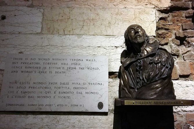 The city of Romeo and Juliet: A self-guided audio tour through Verona - Ponte Pietra and Porta Borsari: the walk closes with character