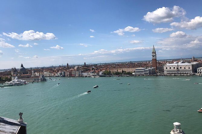 The Essence of Venice in a Stress Free Small group Walking Tour - Getting your bearings near Rialto’s eastern side