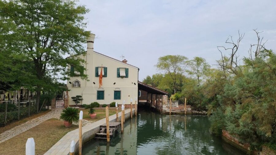 The gems of the lagoon. Torcello Burano Murano - Murano Glass: the walk through glassmaking and master work