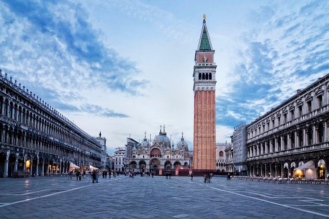 The Heart of Venice: Discover the City on Foot. - Stop 2: Doge’s Palace Gothic drama—and what to do about the Campanile