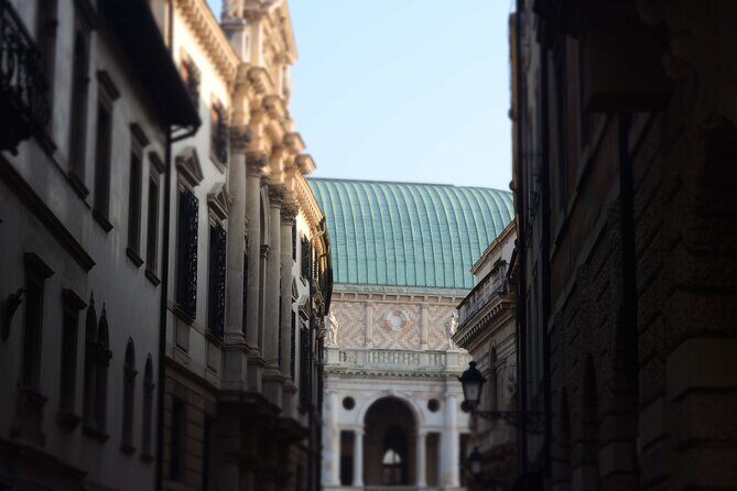 The story of Vicenza: Guided Half-Day E-Bike sightseeing Tour - Santa Corona to Piazza Biade/Erbe: From Secrets to the Main Stage