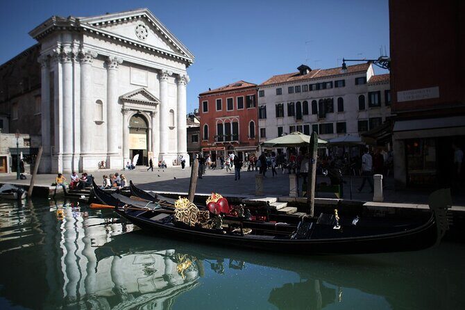 Tour on the Trails of Commissario Brunetti in Venice - The walking style: how much you’ll move and how it feels