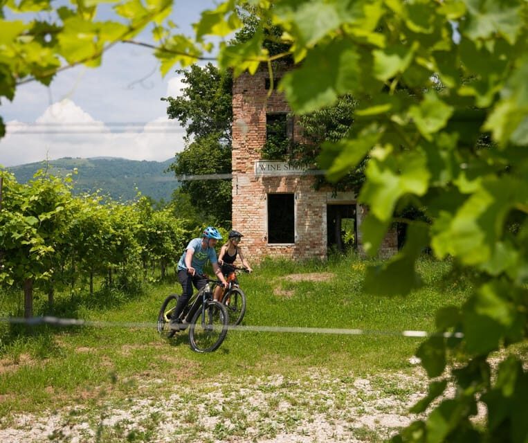 Valdobbiadene: e-bike Tour on the Prosecco Hills - Valdobbiadene stops: guided sightseeing plus a viewpoint photo break
