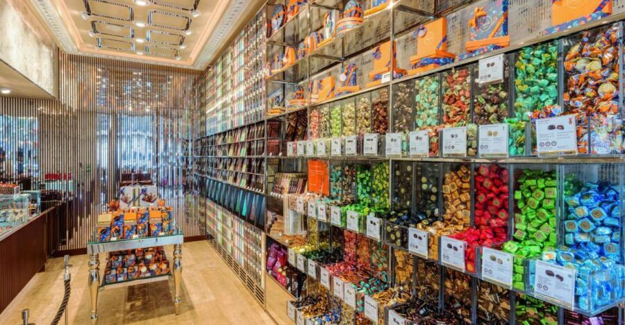 Venchi Rialto: Chocolate Tasting Experience in Venice - Inside Venchi Rialto: a chocolate workshop built for learning