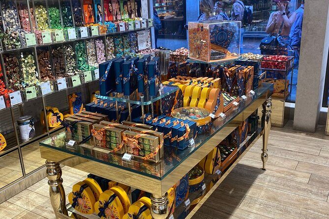 Venchi Rialto: Chocolate Tasting Experience in Venice - The Bonus Perks: 10% Discount and a Gift That Saves You Decision Time