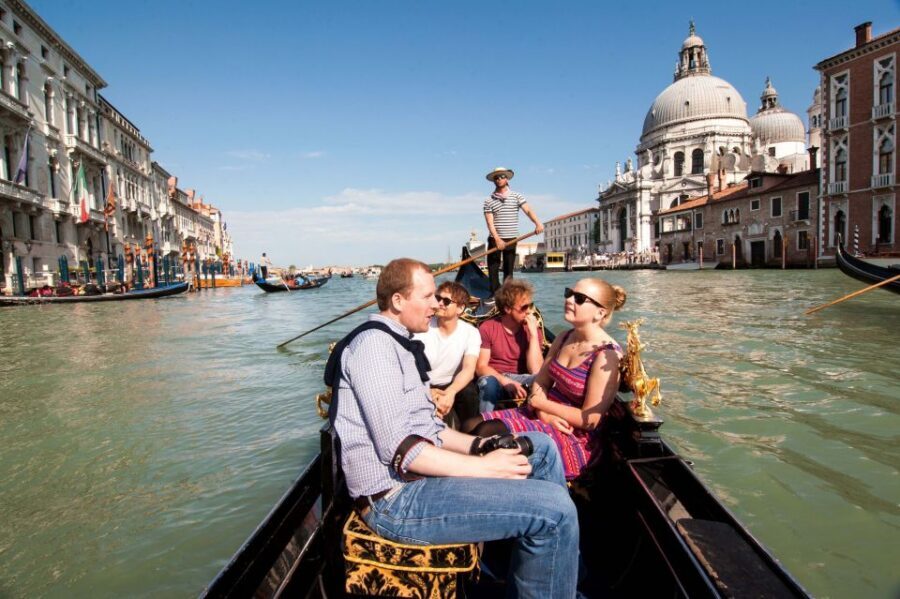 Venetian Private Sandolo tour - What You See: Palaces, Side Canals, and the Less-Rushed Venice