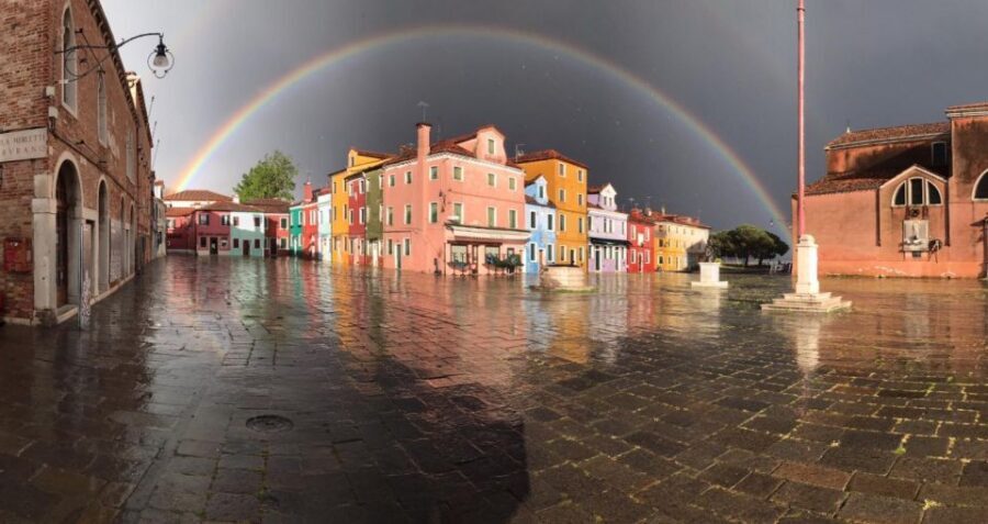 Venezia: Tour privato in Barca a Murano, Burano e Torcello - Why Venice Lagoon looks better from a private wooden boat
