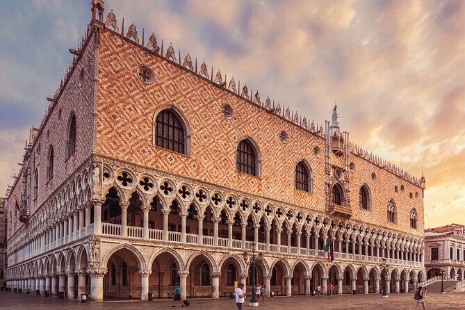 Venezia Walking Tour with Audio and Written Guide by a Local - Rialto to Bovolo: A Landmark and a Staircase You Can Choose to Enter