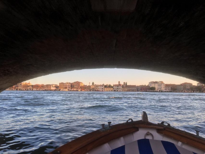 Venezia:Tour con aperitivo al tramonto - A Lagoon Side of Venice You Can Only See From Water