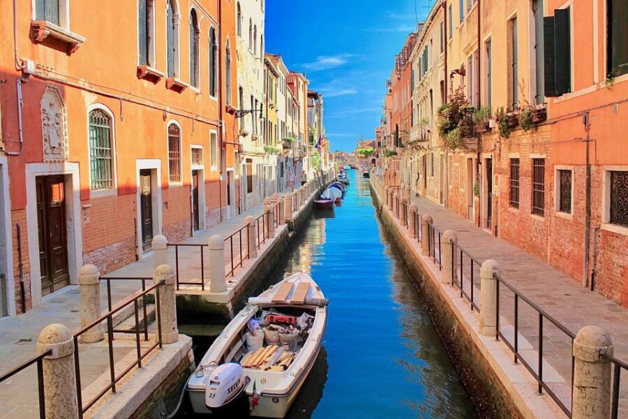Venice: 1.5-Hour Walking Tour - On the move: how the live audio makes a real difference