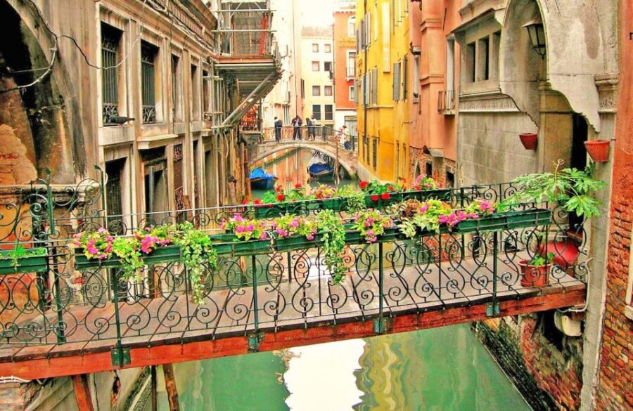 Venice: 1.5-Hour Wandering Around the City - Key highlights worth your attention