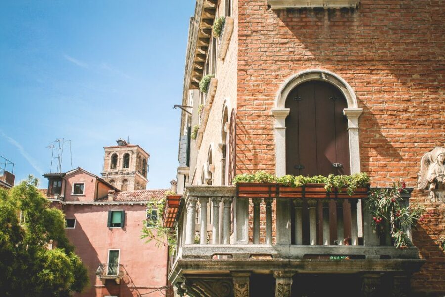 Venice: 1.5-Hour Wandering Around the City - Santa Maria Formosa Square: a calmer corner with sharper stories