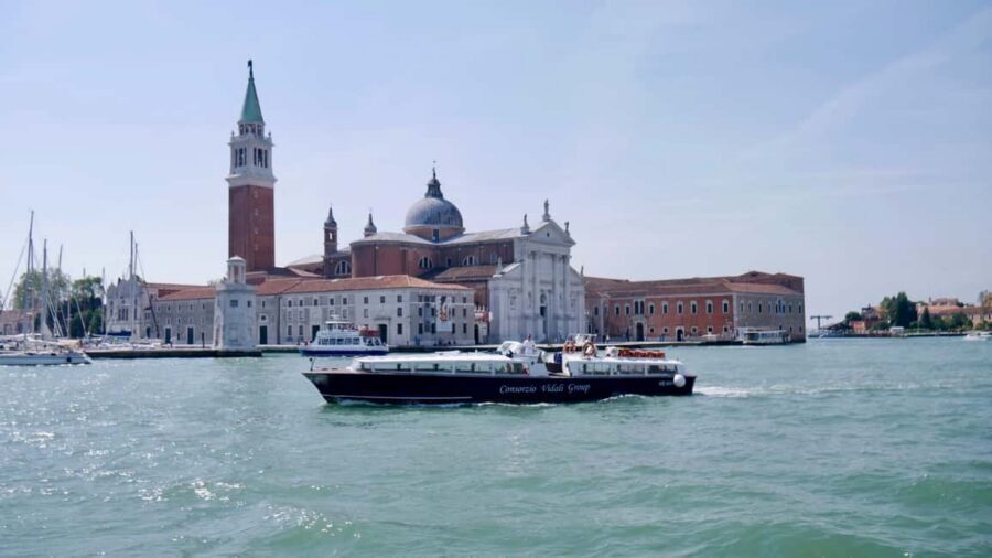 Venice: 1-Hour Panoramic Boat Tour - Meeting point at Caserma Cornoldi: how not to miss your boat