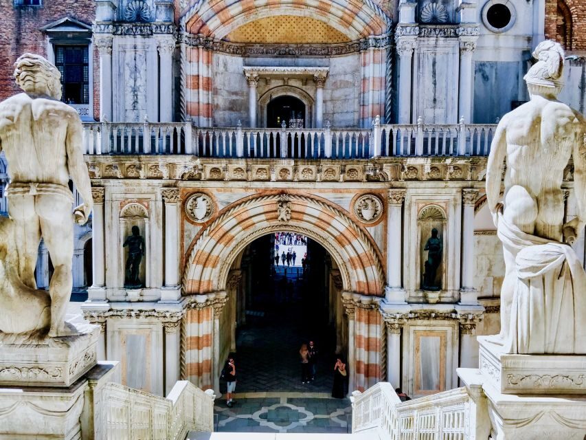 Venice: 1-Hour The Doge's Palace Tour - How long can you stay in the palace after the tour?