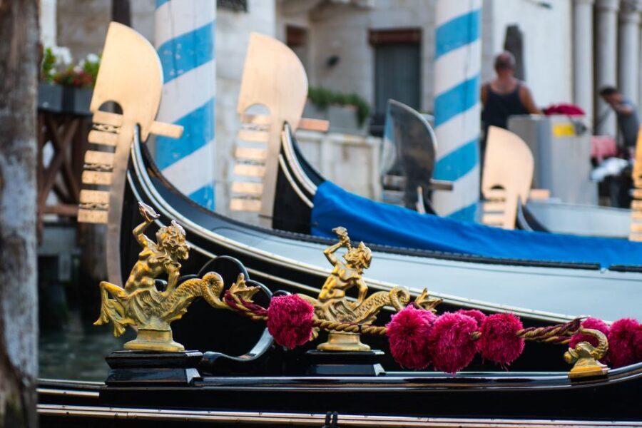 Venice: 2-Hour Private Photo Walk - How the walk balances famous sights with quieter corners