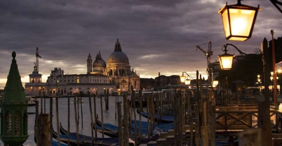 Venice: 2-Hour Private Walking Tour at Night - Meeting point: your “start here” moment by Palazzo Ducale