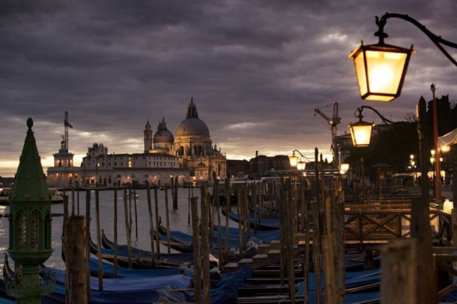 Venice: 2-Hour Private Walking Tour at Night - Price and what you’re actually paying for