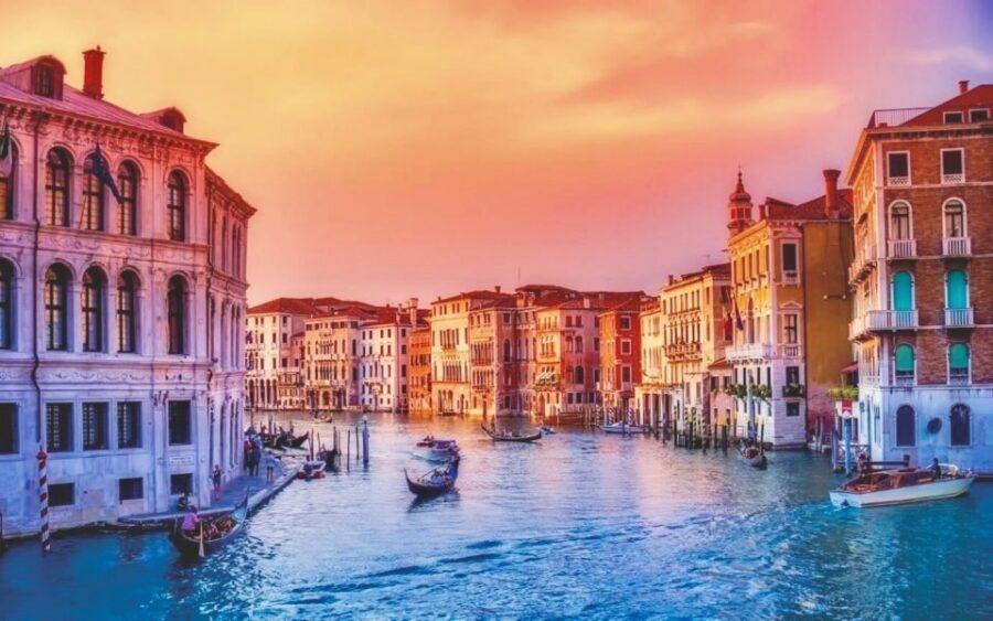 Venice: 30 min Gondola Ride on the Grand Canal with Guide - The landmarks you’ll spot from the gondola (and what to notice)