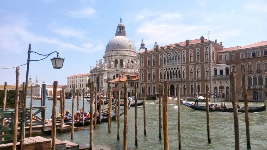 Venice: 30 min Gondola Ride on the Grand Canal with Guide - Duration, comfort, and timing: the stuff that can make or break it