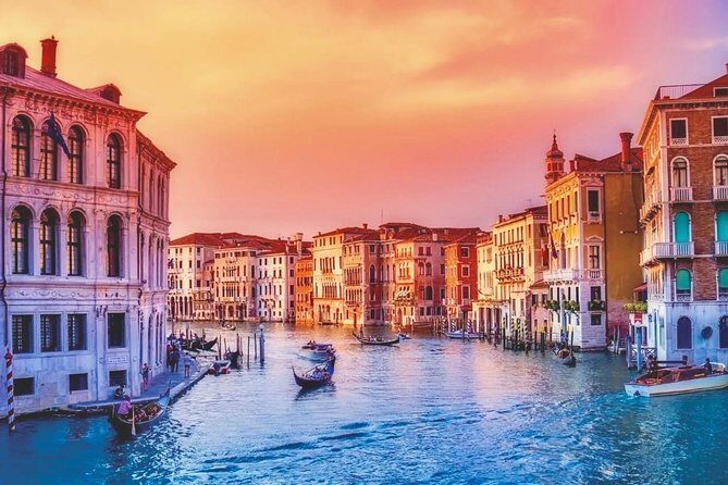 Venice: 30 min private Gondola Ride with Guide - Sliding onto the Grand Canal: the postcard effect hits fast