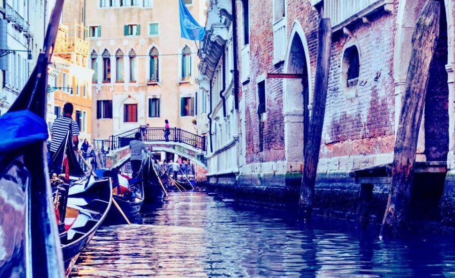 Venice: 30-Minute Gondola Ride on Grand Canal with Serenade - Getting to the gondola station near Santa Maria del Giglio