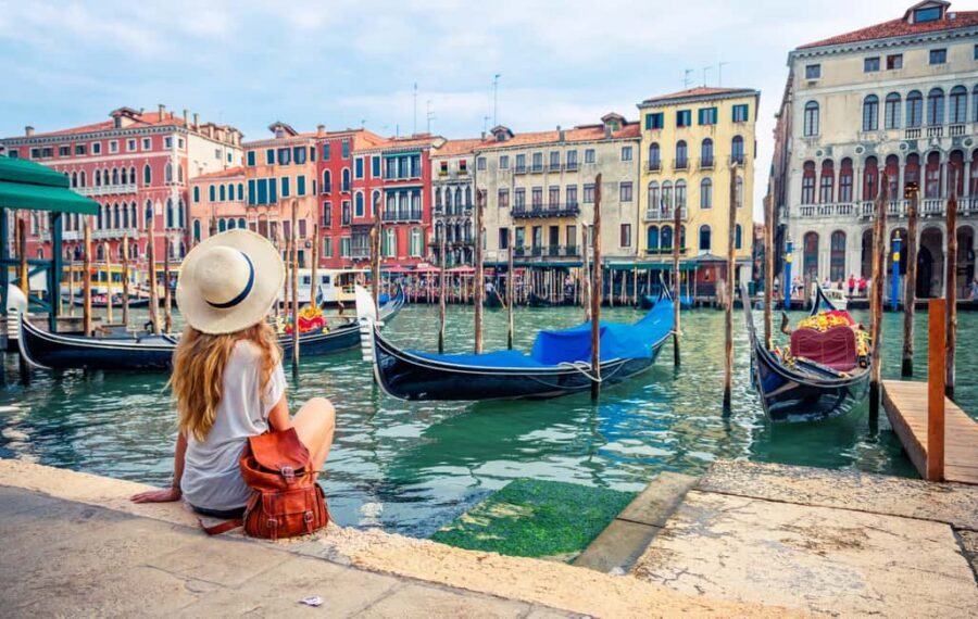 Venice: 30 minutes Enchanting Gondola Ride - The First Canals: Rio dei Barcaroli and Rio dell’Ovo