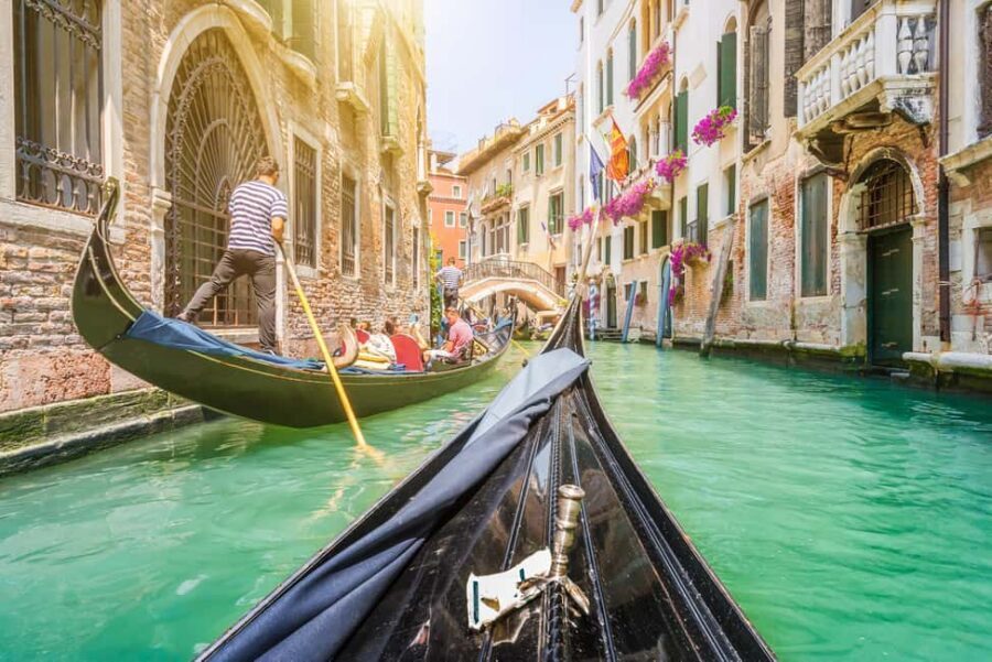 Venice: 30 minutes Enchanting Gondola Ride - Palaces and City Power Along the Water