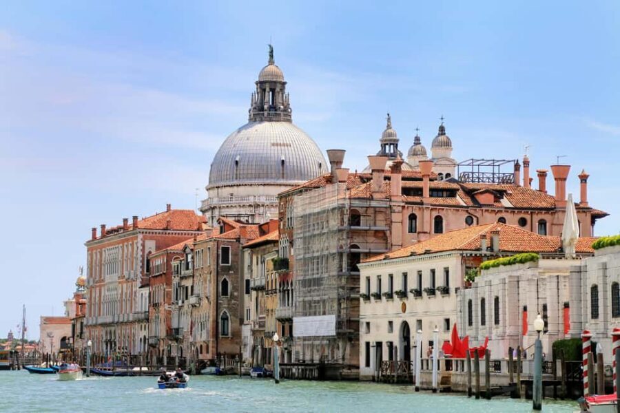 Venice: 30 minutes Enchanting Gondola Ride - Rio San Luca to Ponte del Teatro and Ponte di San Paternian