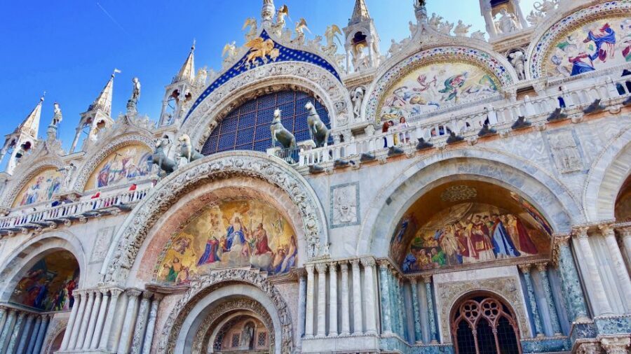 Venice: 4-Hour City Tour with Doge's Palace & Basilica Visit - Libreria Acqua Alta: A Quick Stop Worth Seeing