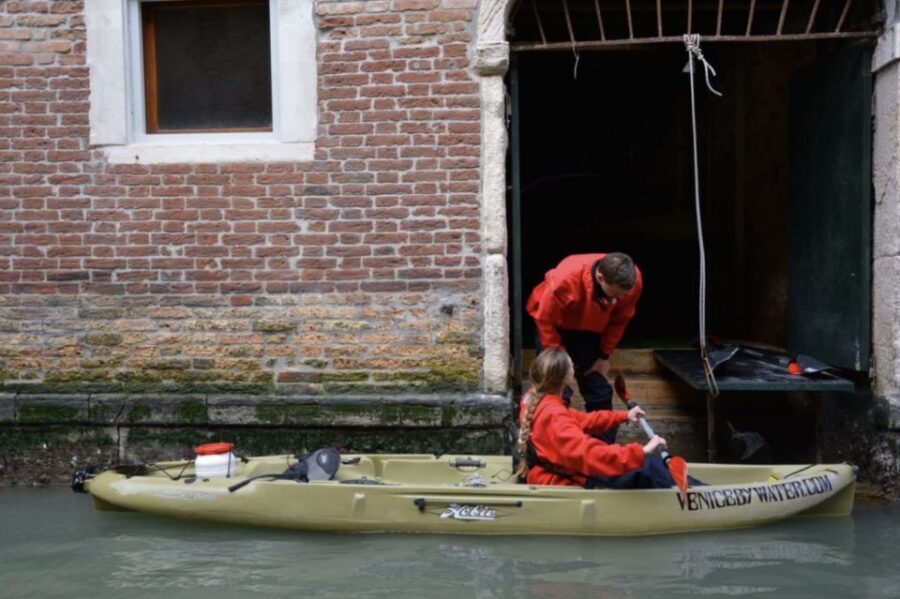 Venice: 60' Quick Kayak Tour of Venice with guide - Quiet canals, nature contact, and why sustainability matters here