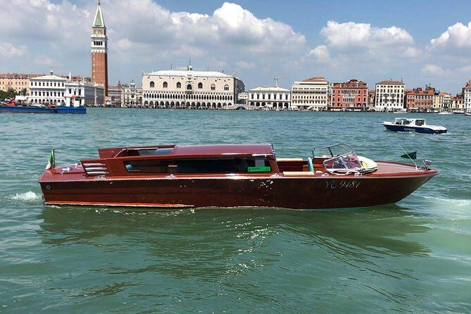 Venice Airport VCE to Venice Hotels Transportation - The Luxury Sedan or Minivan Ride: Comfort Without Compromise