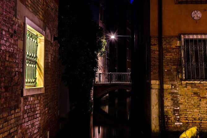 Venice at Sunset: Crimes, Legends and Mysteries - San Polo: Quiet Canals, Bridge Shadows, and Small-Street Drama